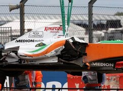 Adrian Sutils Force India wurde bei dem Einschlag schwer beschädigt
