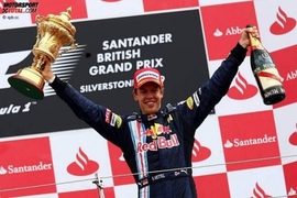 Formel 1, GP von England 2009, Sebastian Vettel feiert seinen Sieg