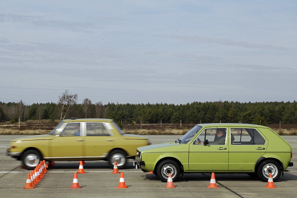 VW Golf gegen Wartburg 353