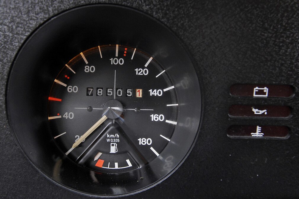 VW Golf gegen Wartburg 353