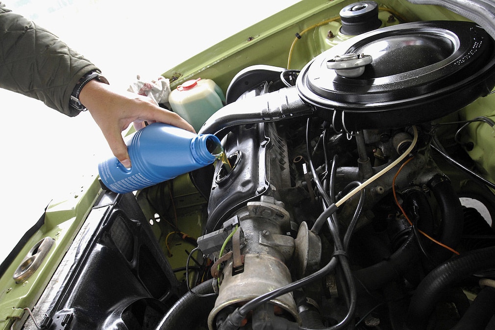 VW Golf gegen Wartburg 353