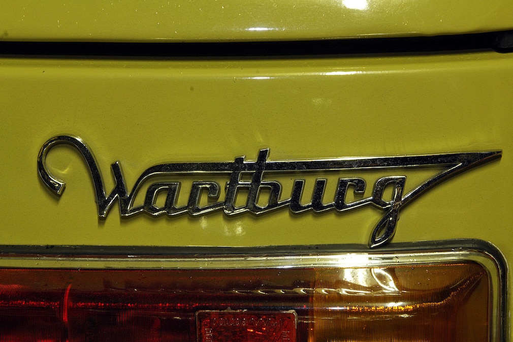VW Golf gegen Wartburg 353