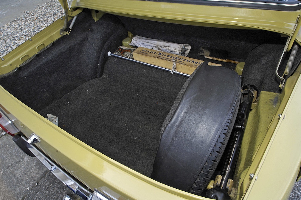 VW Golf gegen Wartburg 353