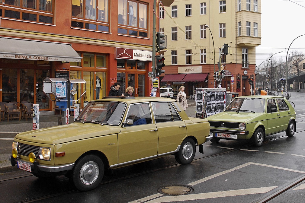 VW Golf gegen Wartburg 353