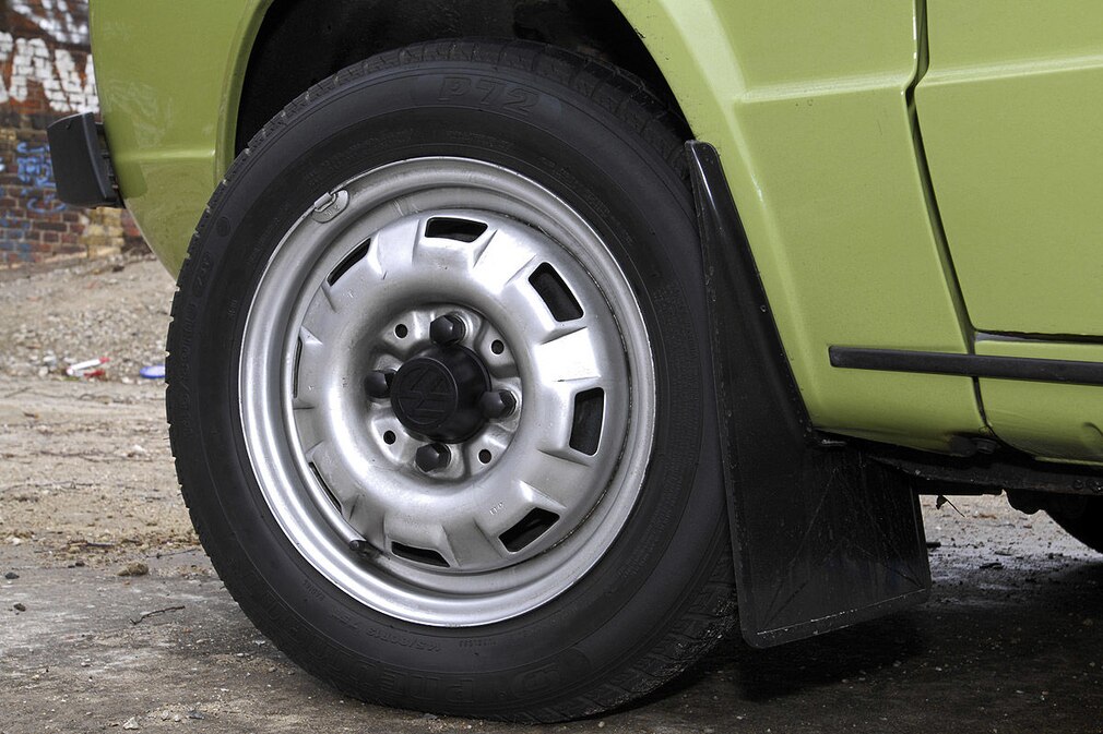 VW Golf gegen Wartburg 353