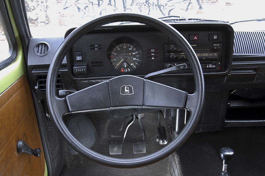 VW Golf gegen Wartburg 353