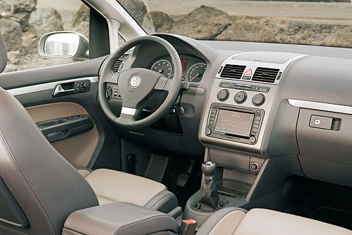 Viel Chrom, neue Sitzbezüge und eine Radio-CD-Anlage sollen im Inneren für Wohlfühl-Atmosphäre sorgen.