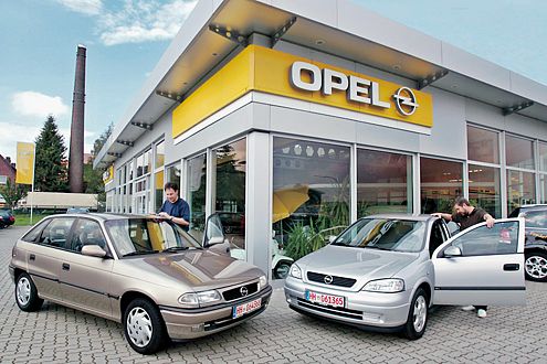 Keine Qual der Wahl: Die zweite Astra-Generation (rechts) ist deutlich besser als die erste.