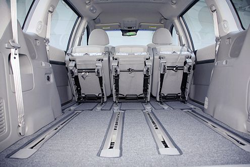 Respekt: Mehr als 3000 Liter Fracht passen ins sitzbereinigte Kia-Heck.