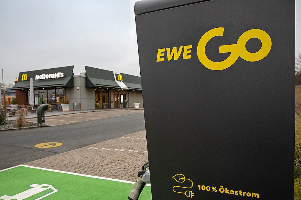 McDonald’s installiert bis 2025 an über 1000 deutschen Standorten Schnellladesäulen - E-Ladesäule