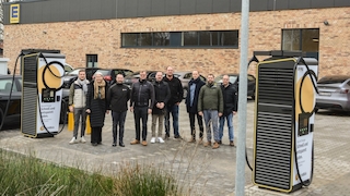 November 2025: Lichtblick eröffnet Ladestation 400 kWh vor Edeka Nord Ladenetz