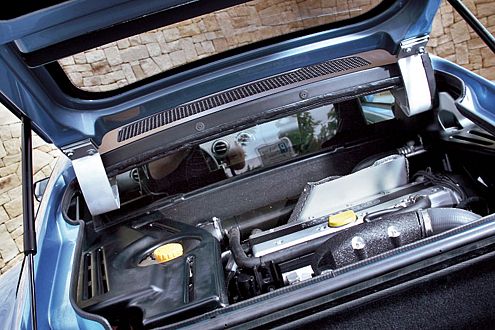 Zwischen Fahrersitz und Kofferraum: der 200 PS starke Zweiliter-Turbo.