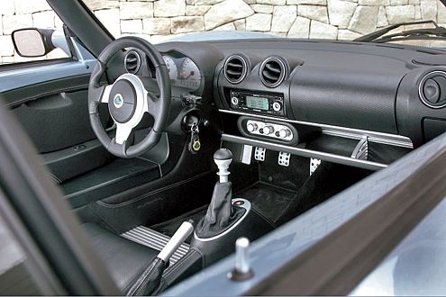 Im Lotus-Cockpit fühlen sich Sportwagen-Puristen sauwohl.