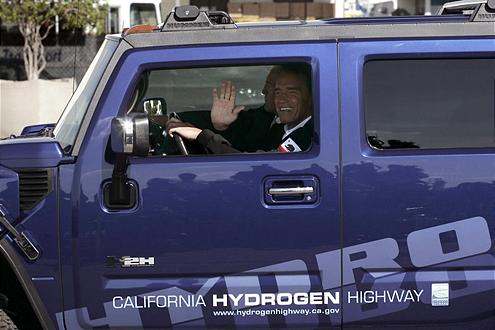 Hummer ja, aber bitte mit Wasserstoff: Gouverneur, Auto-Fan und Öko-Aktivist Arnold Schwarzenegger.