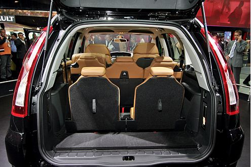 Pfiffiger Picasso: Beim großen C4 können die Sitze versenkt werden.