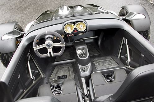 Schöner liegen: Die Sitzschale ist nur in der Länge verstellbar. Die Beine verschwinden im Pedaltunnel.