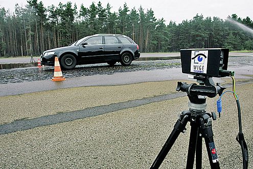 Rutschig: die Viertelmeile der Leser auf bewässertem Kopfsteinpflaster.