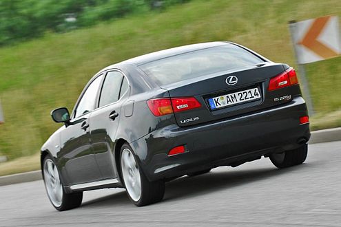 Lexus IS 220d TTE: Beim Sprint zeigt er Schwächen, in der Kurve nicht.