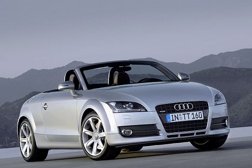 Unter der Haube gibt es zwei Benziner mit 200 und 250 PS.