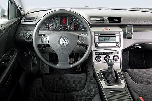 Tiefstapler: Im Passat fehlt der Überblick über vorausfahrende Autos.