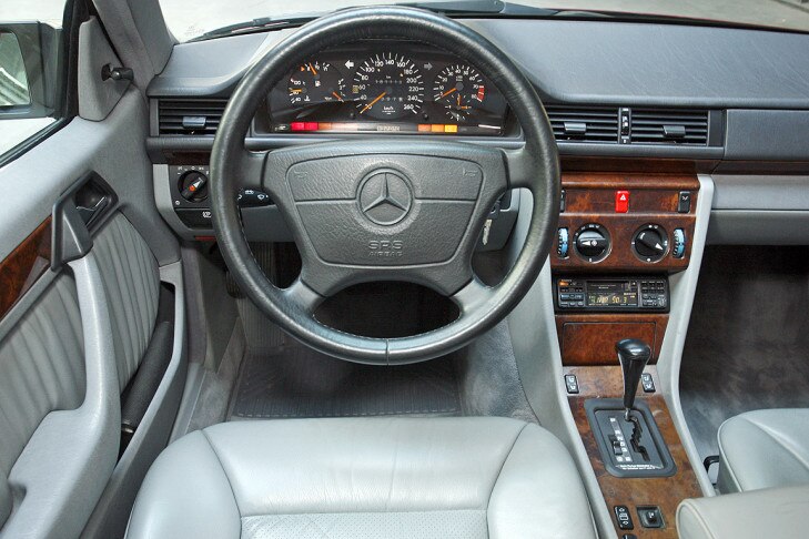 Mercedes-Benz 300 CE-24