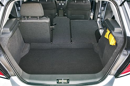 Da geht gut was rein: Der Astra schluckt 380–1295 Liter Einkauf.