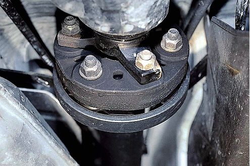 Belastbar: Die Hardyscheibe des W140 trotzt Leistung und Gewicht.