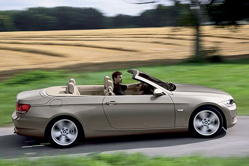 Gut in Form: Trotz Stahl-Klappdach kein pummeliges Heck.