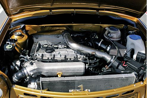 Der 1,8-Liter aus einem verunfallten TT mit Eigenbau-Powerrohr, Lupo-GTI-Wasser und CLK-Luftkühler.