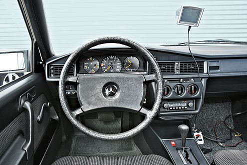 Was nicht da ist, kann nicht ablenken  der Mercedes-Oldie schnitt deshalb am besten im Test ab.