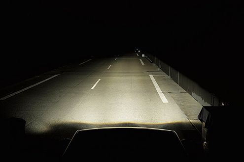 So hell kann dunkel sein: Bi-Xenon-Scheinwerfer der Mercedes GL-Klasse.