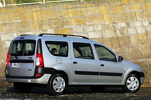 Langer Logan: mehr Laderaum als das T-Modell der Mercedes E-Klasse.