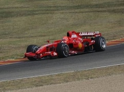 Michael Schumacher darf höchstens im zwei Jahre alten F2007 Runden drehen