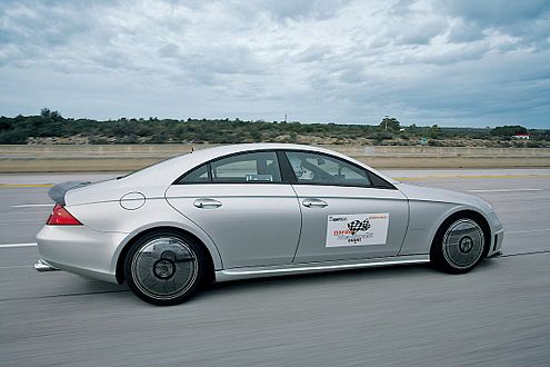 Nur Fliegen geht schneller: 365,7 km/h im 730 PS starken Brabus Rocket.