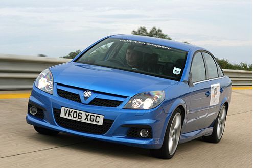 Neuling in Nardo: Der Vectra OPC im EDS-Trimm schafft 276,7 km/h.