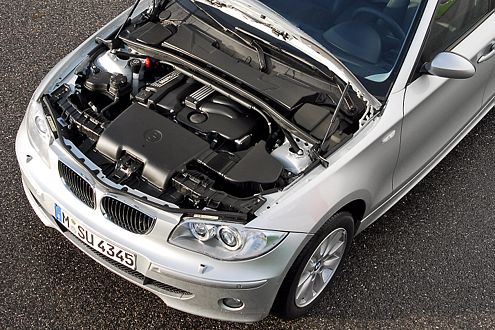 An dem scheiden sich die Geister: Reihen-Vierzylinder im BMW 120i.