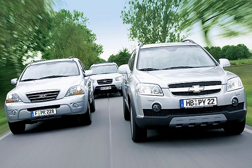 Beim Verbrauch ganz vorne: Der Captiva (rechts) säuft 9,5 Liter Diesel.