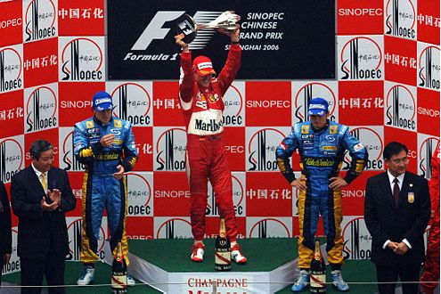 Schumi dreht 2006 noch einmal auf, kämpft verbissen und siegt unter anderem beim GP von China.