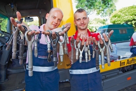 AUTO BILD beim Abschleppdienst
