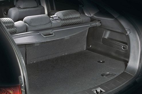 Die Coupé-Linie geht auf Kosten des Kofferraums (361 Liter).