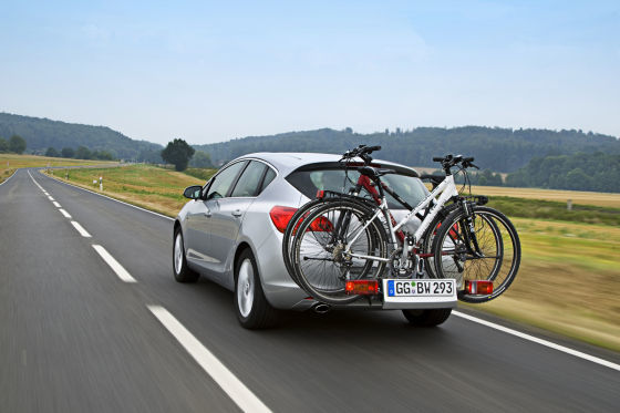 Opel Astra mit Flexfix-Fahrradträger