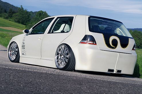 Die Karosse wurde gecleant und glänzt nun in Perlmuttweiß.