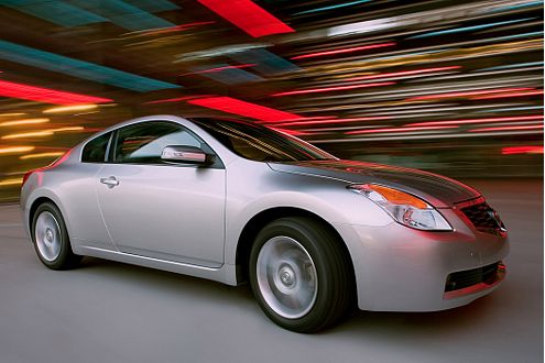 Fährt weiterhin nur in den USA: Der Nissan Altima. In L.A. stellen die Japaner jetzt ein neues Coupé vor.