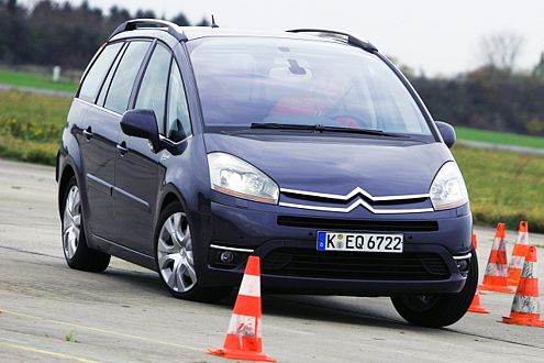 Gut, dass das ESP den kippligen Citroën wieder einfängt!