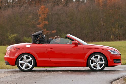 Verwandlungskünstler: in zwölf Sekunden vom Coupé zum Cabrio.