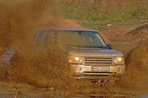Wenn es richtig kniffelig wird, dann kommt der Range Rover weiter.