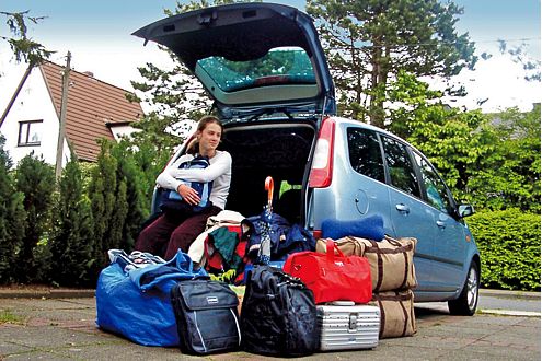 Verreisen mit der ganzen Familie? Da wird's im C-Max sehr eng.