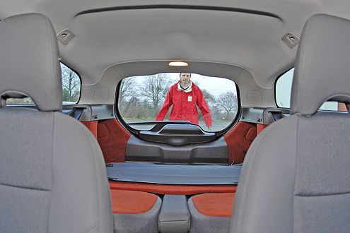C30: Das große Heckfenster erleichtert das Peilen nach hinten.