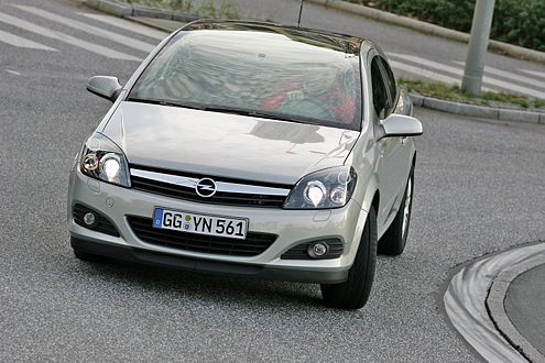 Der Astra ist günstiger, dafür aber auch schlechter ausgestattet.