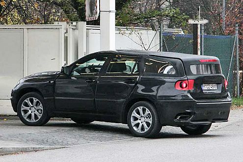 Flach und lang: SUV-Großraum-Coupé X6 von BMW.